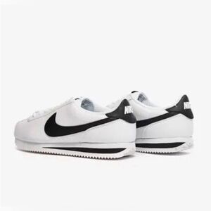 Classic Nike Cortez Basic SL White Black Swoosh Sneakers Retro Athletic Shoes